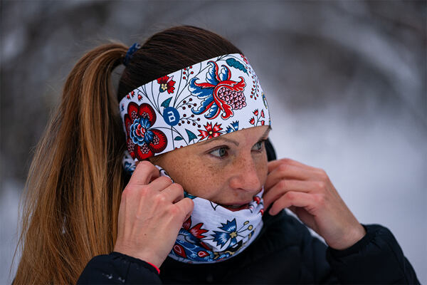 Bosa čelenka Chilly v bílé barvě s květinami