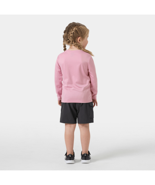Dívka v růžovém UV dětském tričku Helly hansen zezadu.