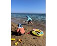 Dětská UV čepice SplashAbout pirát s kšiltem Up in the Air 5 Dětské UV tričko Playshoes Dinosauři ocher - dlouhý rukáv
