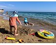 Dětská UV čepice SplashAbout pirát s kšiltem Up in the Air 7 Dětské UV tričko Playshoes Dinosauři ocher - dlouhý rukáv