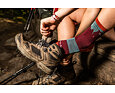 Funkční ponožky s merinem Darn Tough Bear Town Micro Crew Lightweight with Cushion - burgundy 5